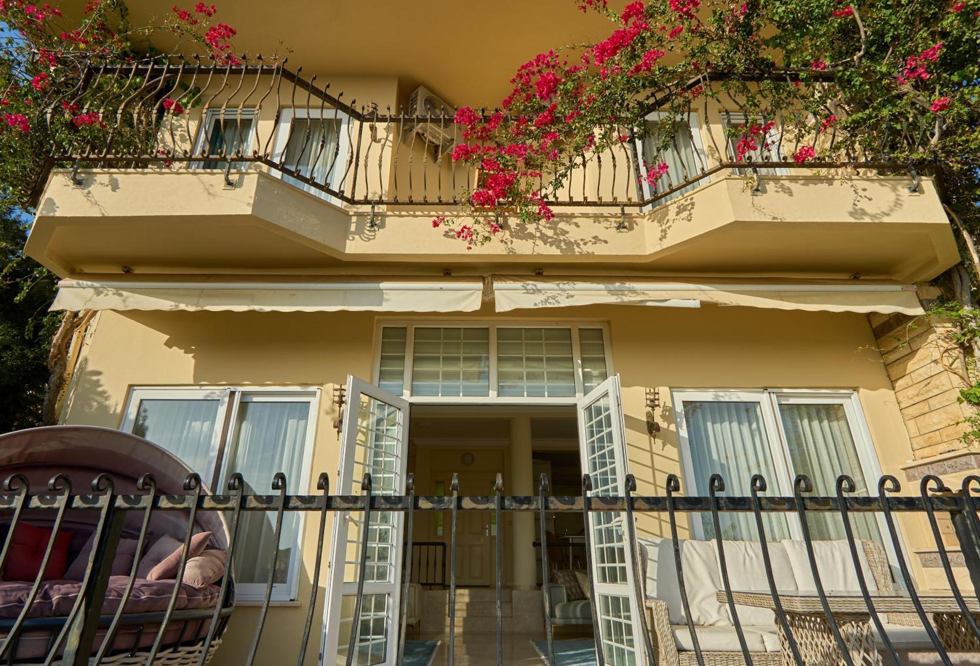 Villa In Goldcity Tourizm Complex